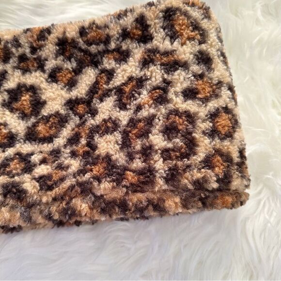 ɴᴡᴏᴛ ᴄᴀʟᴠɪɴ ᴋʟᴇɪɴ ᴘʟᴜꜱʜ ʟᴇᴏᴘᴀʀᴅ ɪɴꜰɪɴɪᴛʏ ᴄᴏᴡʟ ꜱᴄᴀʀꜰ - Picture 5 of 17